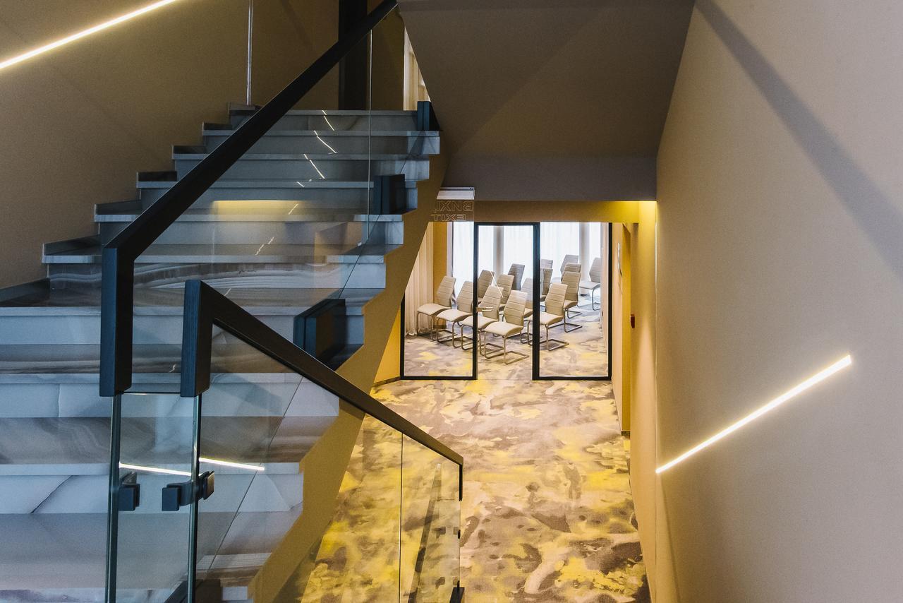Noble Boutique Hotel Lutsk Exterior photo